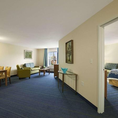 Days Inn & Suites By Wyndham Altoona Eksteriør billede