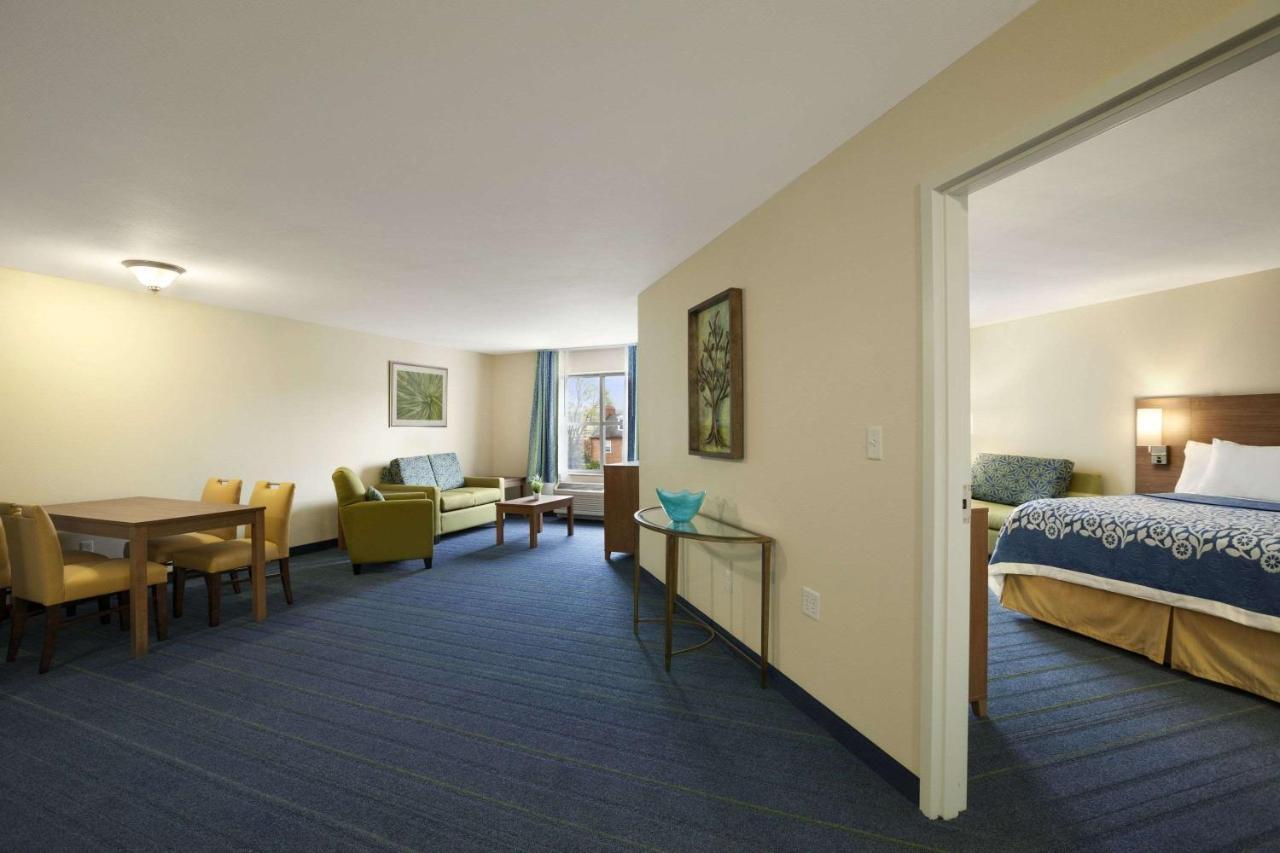 Days Inn & Suites By Wyndham Altoona Eksteriør billede