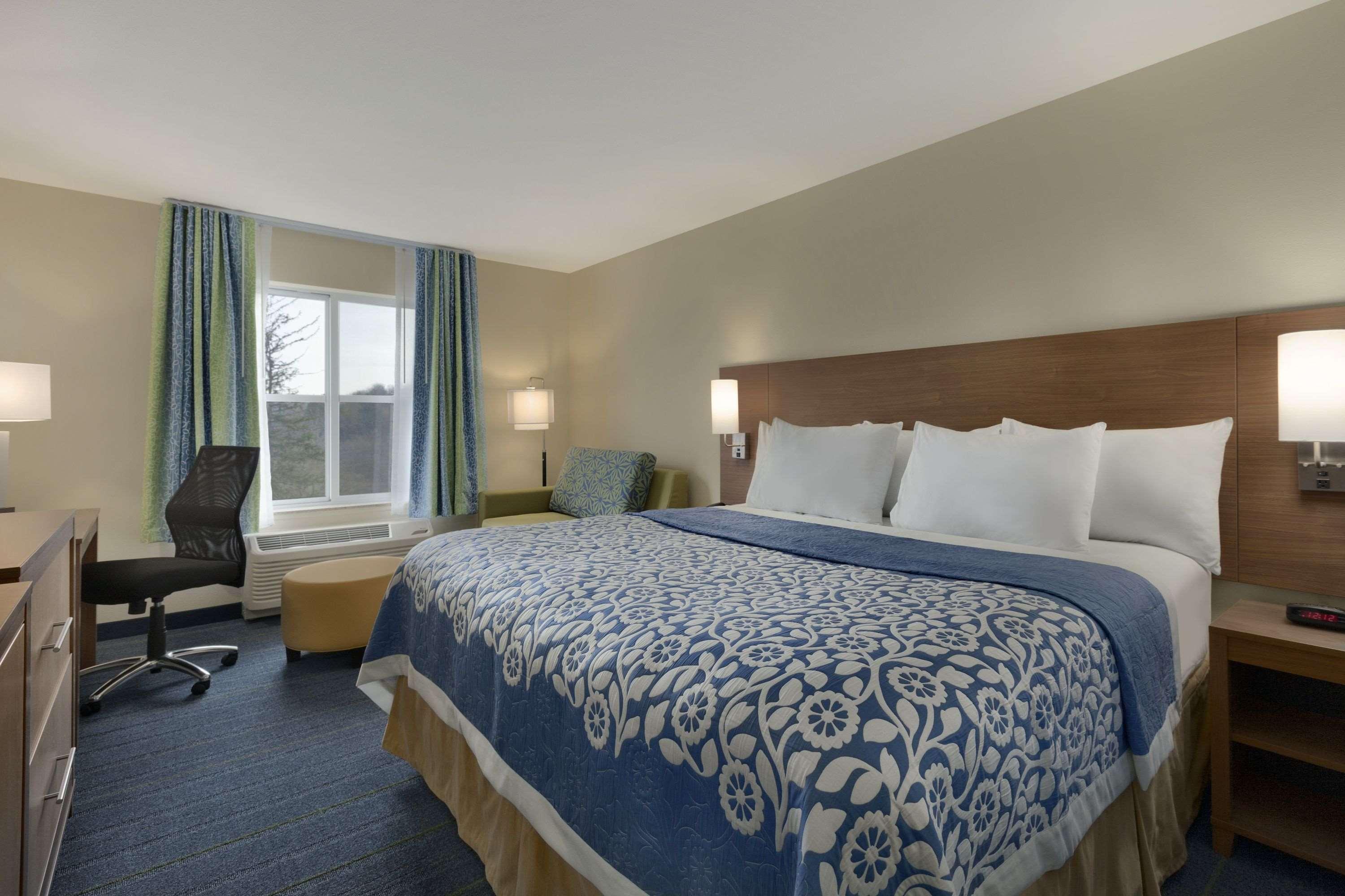 Days Inn & Suites By Wyndham Altoona Eksteriør billede