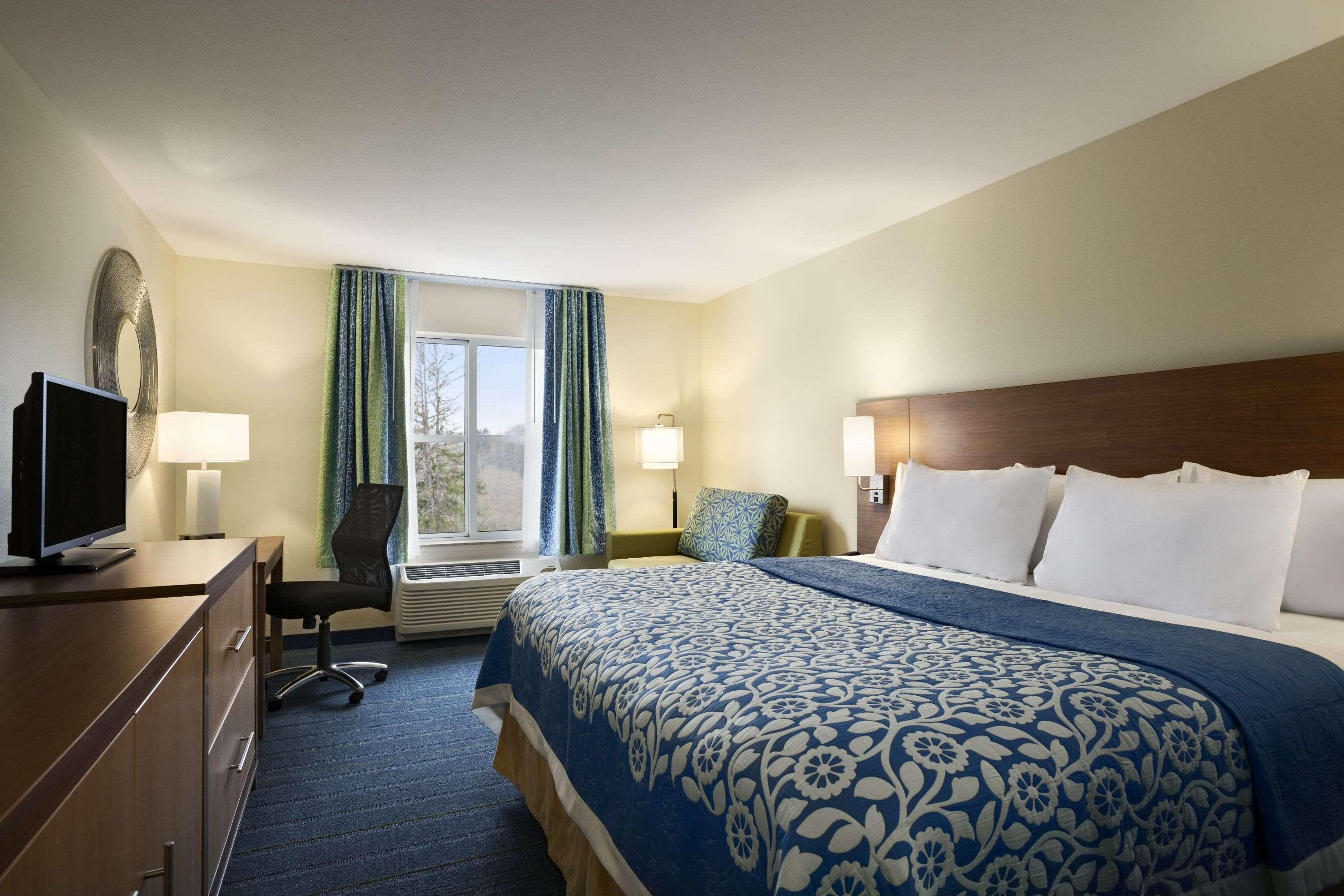 Days Inn & Suites By Wyndham Altoona Eksteriør billede