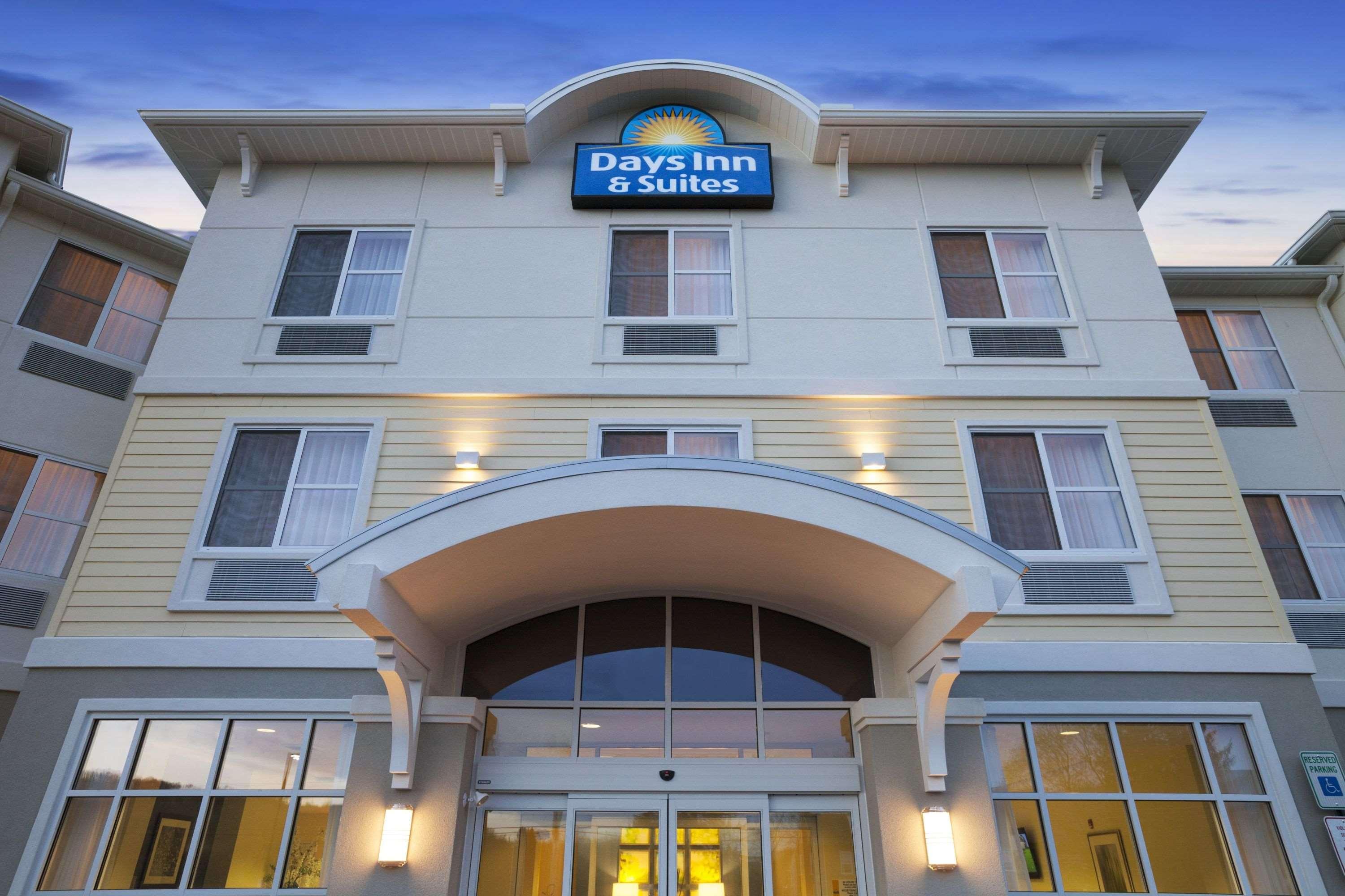 Days Inn & Suites By Wyndham Altoona Eksteriør billede