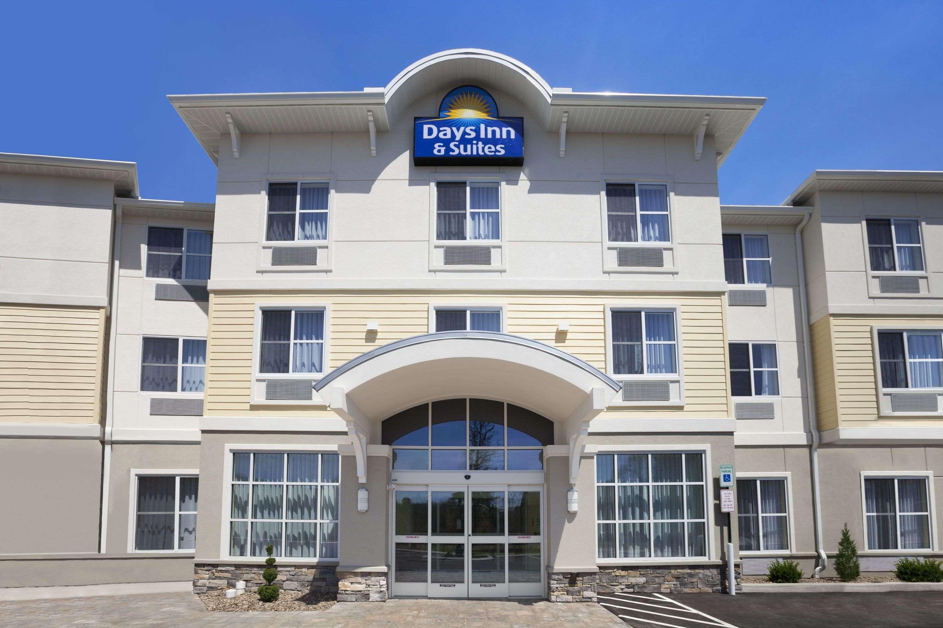 Days Inn & Suites By Wyndham Altoona Eksteriør billede