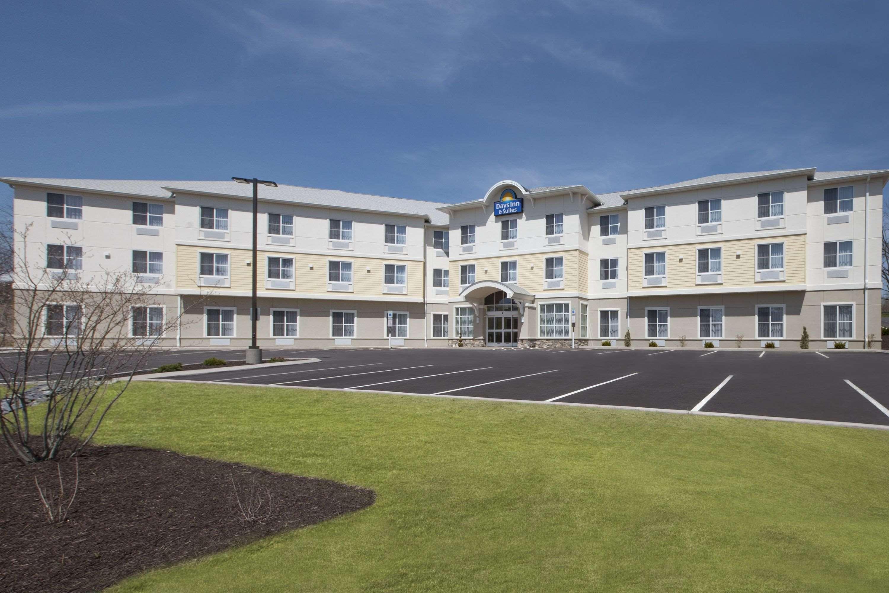 Days Inn & Suites By Wyndham Altoona Eksteriør billede