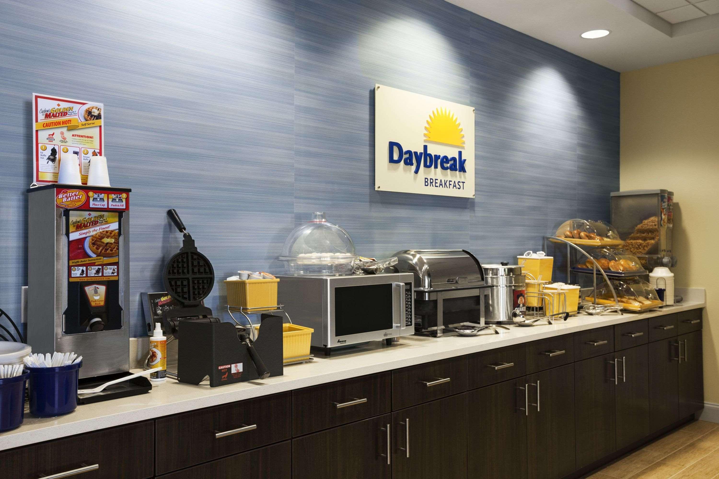 Days Inn & Suites By Wyndham Altoona Eksteriør billede