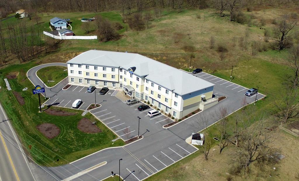 Days Inn & Suites By Wyndham Altoona Eksteriør billede