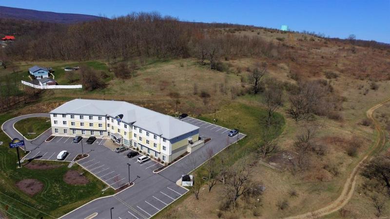 Days Inn & Suites By Wyndham Altoona Eksteriør billede