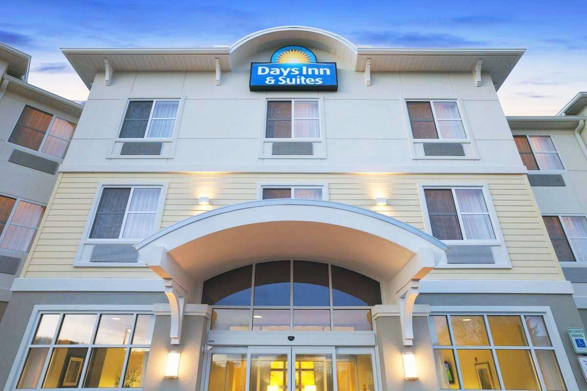Days Inn & Suites By Wyndham Altoona Eksteriør billede